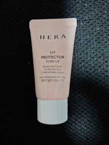 HERAヘラ　UV PROTECTOR トーンアップ15mLミニサイズ未使用