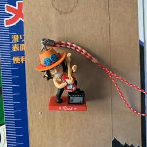 ONE PIECE ミニフィギュア根付け　エース