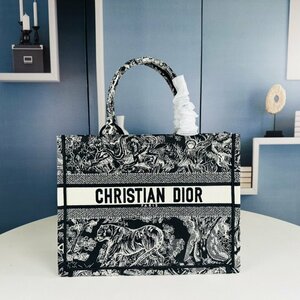 Dior Book Tote ハンドバッグ トラ に刺繍