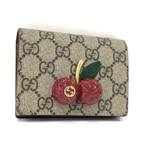 【中古】GUCCI 二つ折りコンパクト財布 GGスプリーム チェリー ベージュ 476050