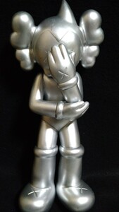 《委託販売 Y210》OriginalFake KAWS ASTRO BOY Type(鉄腕アトム風) SILVER 立ち約37cm 詳細不明 未鑑定品