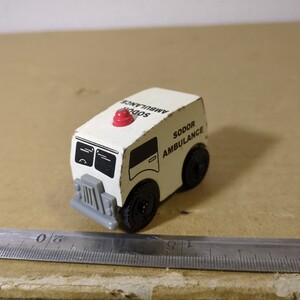 木製レール きかんしゃトーマス SODOR AMBULANCE ソドー島 救急車 2003年製 未チェック 詳細不明 ジャンク扱い 