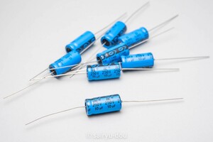 CDE／Illinois capacitor（イリノイ）　10μF／250V　TTAシリーズ　チューブラ電解コンデンサ　新品8個セットA