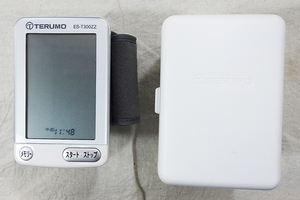 テルモ電子血圧計 ES-T300ZZ【中古】