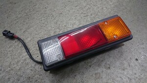 いすゞ自動車エルフ用右側テールランプ中古品