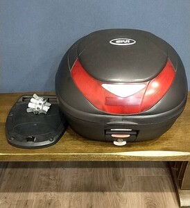 GIVI トップケース リアボックス　汎用ベース付き　鍵2本付き