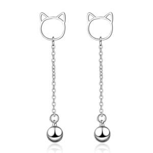 □猫ちゃん♪ゆれる鈴★ロング♪ピアス☆ねこモチーフ★シルバー★キュート♪エレガント★プレゼント★アクセ◆新品未使用◆送料0円★