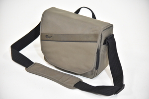 Lowepro　カメラバック　 Event Messenger 150　中古品