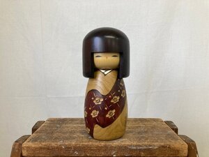 卯三郎 こけし 童女 日本人形 伝統工芸品 置物 木製 木彫り 郷土人形 民藝品 花柄 桜 おかっぱ