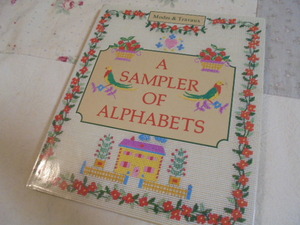 洋書Sampler of Alphabets　クロスステッチ　フランスアンティークサンプラーコレクション写真集　アルファベット　　　