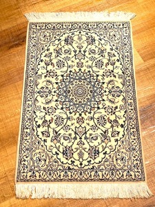 ペルシャ絨毯手織りウール&シルク・希少逸品絨毯・イラン・ラグ・クムデザイン　60cm×91cm nain522