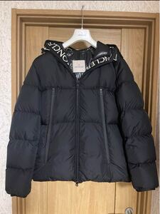 モンクレール MONCLER ダウンジャケット