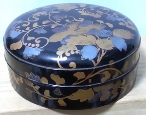 黒漆描金　沈香盒　煎茶道具　古美術品　香道具 サイズ： 径１４　高５ｃｍ