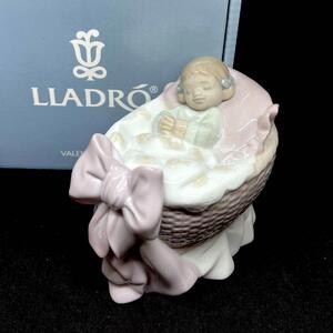 美品 リヤドロ スイートベビー 女の子 フィギュリン 01006977 LLADRO 赤ちゃん・出産祝いにも