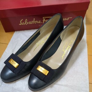 Salvatore Ferragamo フェラガモ パンプス レザー ネイビー　イタリア製　6 1/2