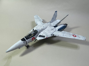 ★ハセガワ　1/72　No.1 VF-1Aバルキリー　マックス機（ＴＶ版）　塗装済完成品