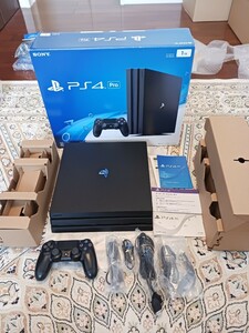 付属品完備　 PS4pro CUH-7000B　本体一式　　送料無料　 動作品 　ジェットブラック SONY