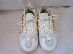 NIKE WMNS ZOOM 2K（ナイキ ウィメンズ ズーム２K）（A00354 102）　白/オレンジ/赤　　wm23.5㎝ US6.5　　2018年製　　ok2406A