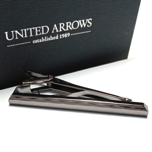 【uat39】UNITED ARROWS　ユナイテッドアローズ　ネクタイピン　タイバー　ガンメタ　黒　ブラック　カットデザイン　新品