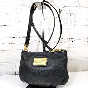 E Φ 【 MARC BY MARC JACOBS 】 マークバイマークジェイコブス ゴールド金具 レザー ショルダー / クロスボディ バッグ 斜め掛け 婦人鞄