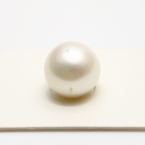 南洋白蝶真珠パールルース　片穴　12mm　ホワイトカラー