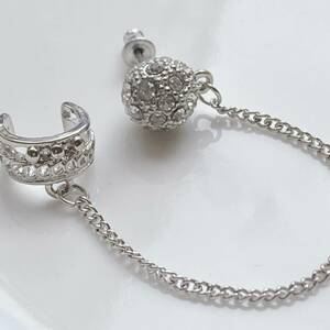 ピアス　イヤーカフ　ラインストーン　チェーン　シルバー　ダイヤ調　美品　メンズ　レディ―ス☆Vintage jewelry accessories A0714