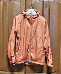 【新品】オマケ付き　urbanismアーバニズム　UNJ-108？サイズ　L カラーDULL ORANGE フーデッドストレッチメッシュジャケット