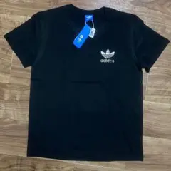 adidas 黒半袖のTシャツ