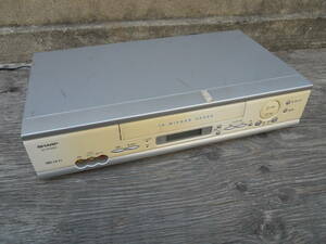 M8494 ジャンク ビデオデッキ SHARP VC-HF2001 電源チェック済 横43cm 奥24cm 高9cm ゆうパック80サイズ(0404) 
