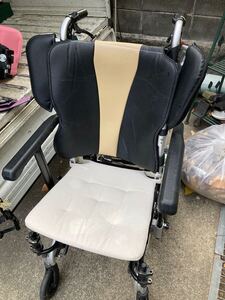 【雑貨】 メーカー不明 オーダー品？ 車椅子 リクライニング 機能等 付き 介護 