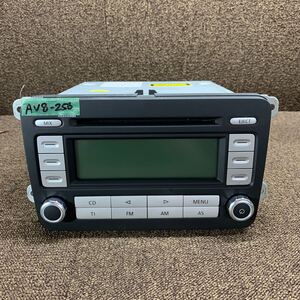 AV8-256 激安 カーステレオ VW フォルクスワーゲン 1K0 035 182 E 7 646 284 360 VWZ1Z2F8322250 CDプレーヤー FM/AM 通電未確認 ジャンク