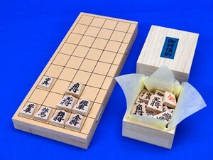 将棋セット　小型新桂4号折将棋盤セット(木製将棋駒アオカ押し駒)【囲碁将棋専門店の将碁屋】