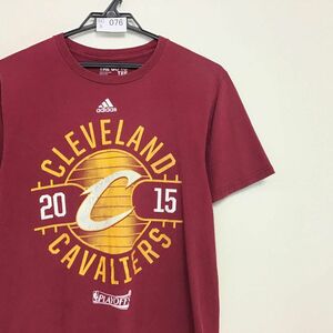 SC5-076★アメリカ買付品★訳あり【adidas×NBA】クリーブランド・キャバリアーズ 2016 PLAYOFFS Tシャツ【メンズ M】エンジ バスケ 古着