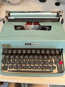 ◆ Olivetti Lettera32 昭和レトロ タイプライター