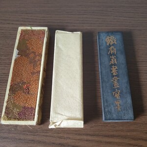 収蔵家放出の珍品　唐墨　鉄斎翁書画寶墨　油煙101　上海墨厂出品　中国　墨　書道　古墨　文房四宝　68ｇ