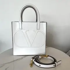 VALENTINO バレンティノ　ロゴ　トートバッグ　ショルダーバッグ　ホワイト