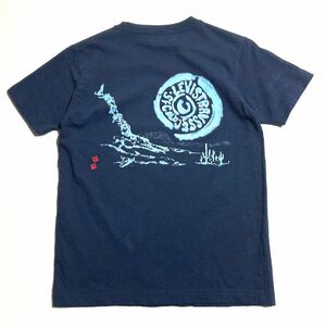 良品 ☆ LEVIS ☆ リーバイス 和柄 水墨 和風 ロゴ デザイン Tシャツ 半袖 ネイビー レディース M 春夏 アメカジ 大人カジュアル ■SAP643