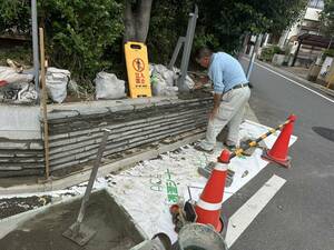 埼玉鶴ヶ島発 鉄平石 小端積み用 コバ積み用 張り石 300×80×35？ 約70枚有り モルタル多少着いていますが、まだまだ使えます 引取のみ