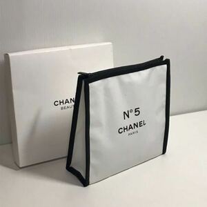 未使用　CHANEL シャネル No 5 コスメポーチ ホワイト xブラック　ノベルティ　ファスナー引手　ココマーク