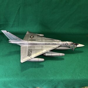 完成品　ロービジ塗装　詳細不明　B-58 HUSTLER ハスラー 超音速 爆撃機 US Air Force USAF プラモデル　全長約60cm