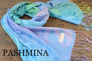 新品 春色【パシュミナ Pashmina】フェザー柄 羽根 パステルブルー系レインボー 大判 ストール カシミア100% Cashmere 