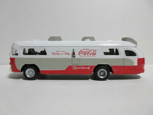 ★新品　ラスト1　★Coca Cola デザイン 1960年代 アメリカのバス 1台　★Motor City Classics 製　長さ16cm　1/64