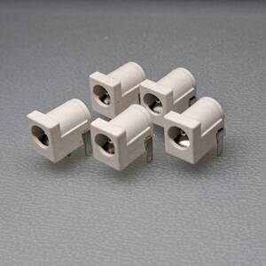 5.5 - 2.1mm 標準 DCジャック 基板取付用 5個セット 外径5.5mm 内径2.1mm ホワイト 自作 電子部品