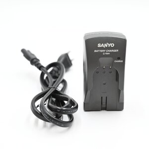 １円出品　現状販売　SANYO　バッテリチャージャー　返品不可