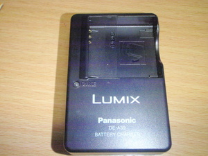 P002-04-39 Panasonic製純正バッテリーチャージャー DE-A39B