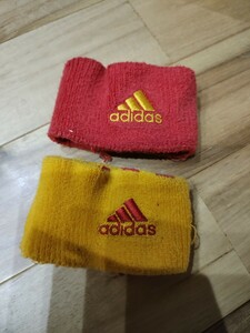 リストバンド　アディダス　adidas