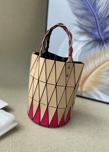 BAO BAO ISSEY MIYAKE バオバオ イッセイミヤケ レディースファッション ハンドバッグ 中古