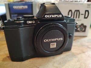 訳あり オリンパス OLYMPUS OM-D E-M5 ミラーレス一眼カメラ ボディ　箱あり