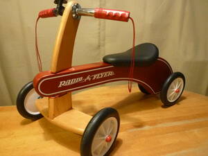 RADIO FLYER　木製の脚けり四輪車