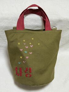 丸底　トートバッグ　カーキ　帆布　手刺繍　（愛）　ハート　花　ハンドメイド